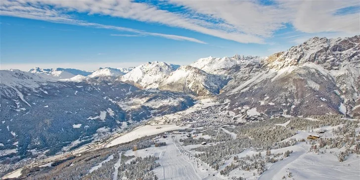 Italské Alpy jako na dlani: Lyžovačka s dopravou, 2 nocemi v hotelu a polopenzí