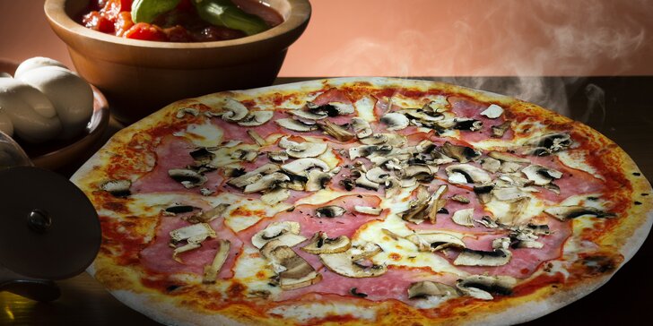 Jedna nebo dvě pizzy v restauraci Palatine: salámová nebo se šunkou a žampiony