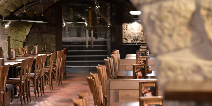 4 talíře teplých a studených tapas podle výběru a 2 piva šnyt