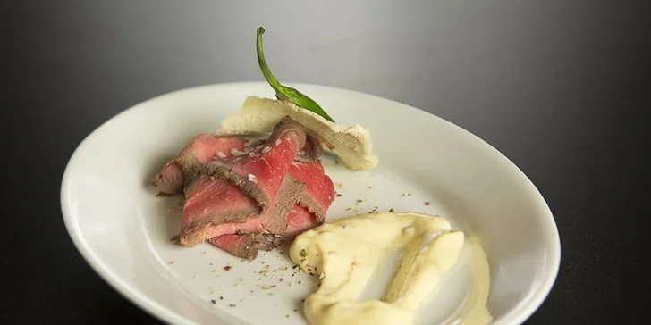 4 talíře teplých a studených tapas podle výběru a 2 piva šnyt