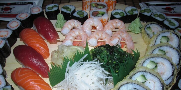 Hostina plná zdravých lahůdek: 54 čerstvých kousků lahodného sushi