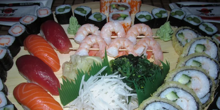 Hostina plná zdravých lahůdek: 54 čerstvých kousků lahodného sushi