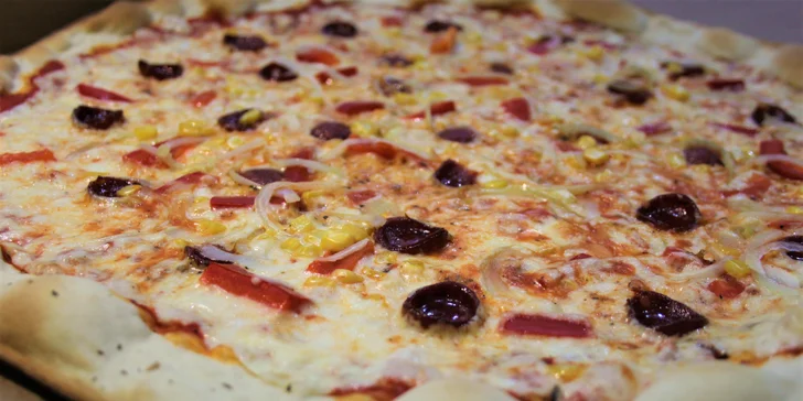 2 obrovské pizzy dle výběru a doručení až domů v okolí Kuřimi