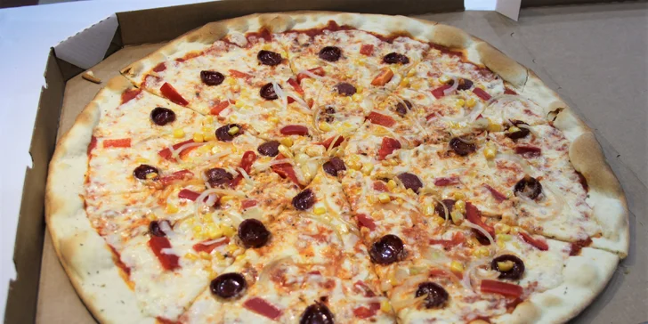2 obrovské pizzy dle výběru a doručení až domů v okolí Kuřimi