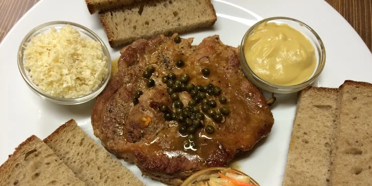 300 g grilované pochoutky: Vepřová krkovice na zeleném pepři