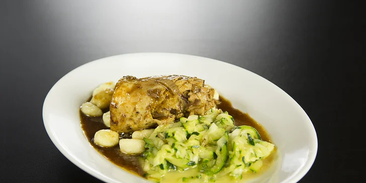 Sdílejte radost z jídla: Teplé i studené tapas dle výběru a 2 šnyt pivečka