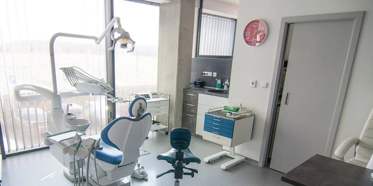 Komplexní dentální hygiena – odstranění kamene i šetrné air flow