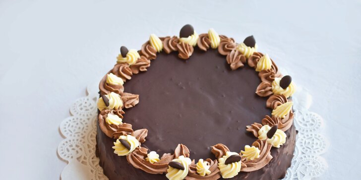 Smlsněte si na poctivém ořechovém či čokoládovém dortu z domácích surovin