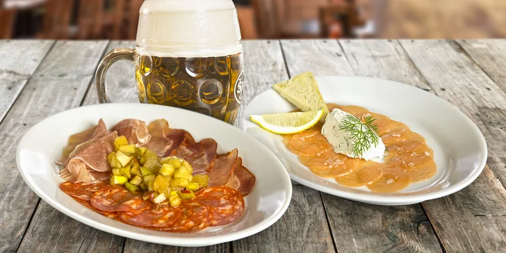 Sdílejte radost z jídla: Teplé i studené tapas dle výběru a 2 šnyt pivečka
