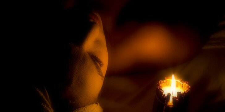 Smyslná relaxace pro muže i ženy: tantra masáž v úplné tmě či za svitu svíčky
