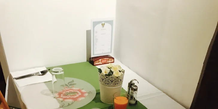 Zdravé menu pro 1 os. v indické restauraci Taj Mahal: hlavní jídlo s přílohou