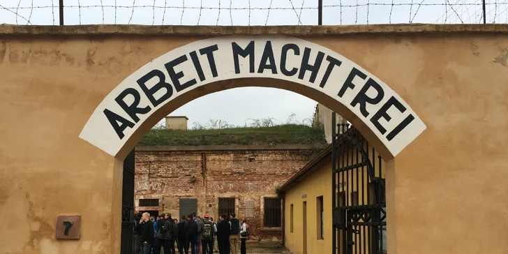 Komentovaná prohlídka Terezína: pevnost, bývalé ghetto i výstava na půdě