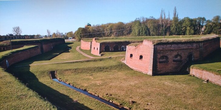 Komentovaná prohlídka Terezína: pevnost, bývalé ghetto i výstava na půdě