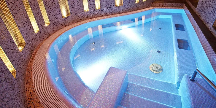 Romantický wellness pobyt v historickém hotelu na severu Maďarska s polopenzí a masáží