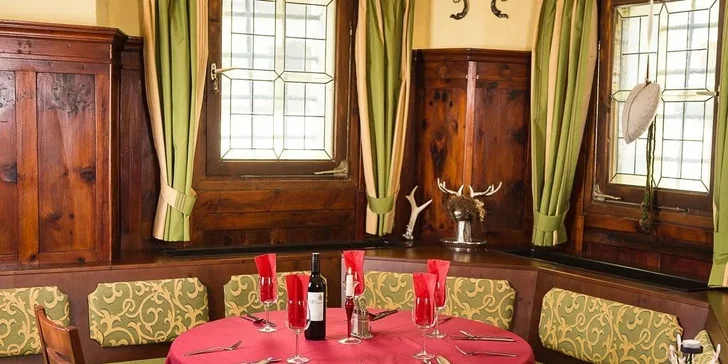Nechybí stylová restaurace s kavárnou a slunnou terasou, kde si můžete vychutnat místní dobroty.