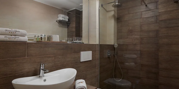 Každý pokoj má vlastní koupelnu. 