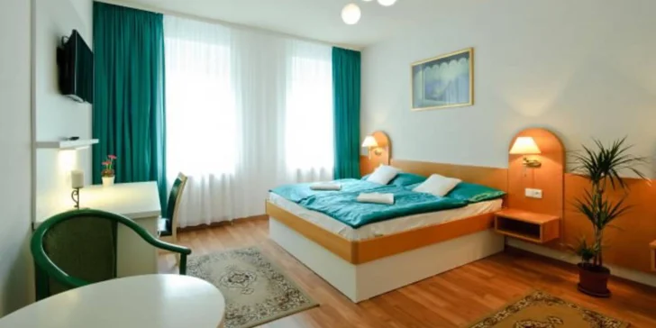 Ubytujete se v útulných pokojích.