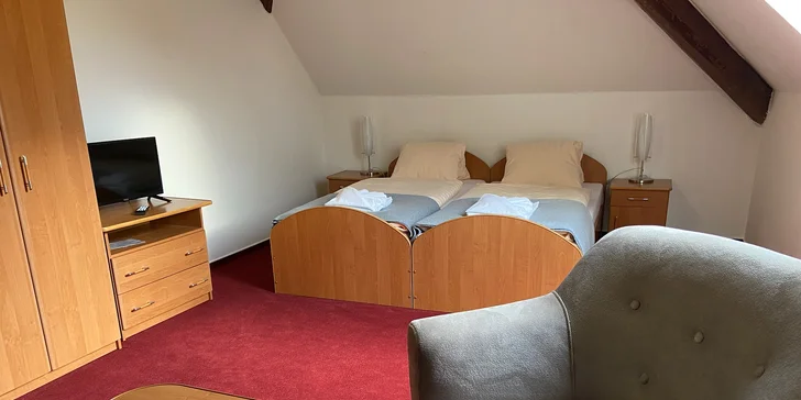 K dispozici jsou pokoje pro 2–6 osob (dle výběru). Všechny pokoje jsou po rekonstrukci. 