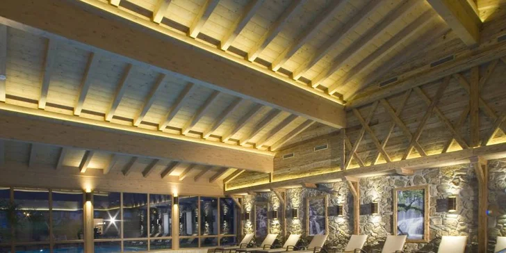Majú tu aj krytý bazén.
