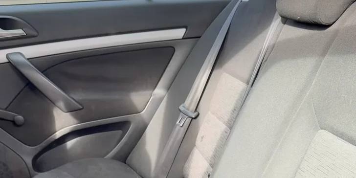  U větších vozů, jako jsou SUV, MPV a dodávky, se na místě doplácí 20 % z ceny, stejně jako v případě extrémního znečištění.