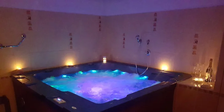 Dneska to tu bublá jen pro vás - 1 či 2 hodiny v privátní vířivce až pro 4 osoby