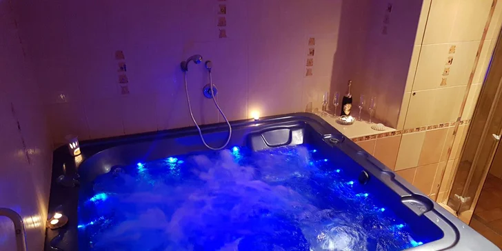 Dneska to tu bublá jen pro vás - 1 či 2 hodiny v privátní vířivce až pro 4 osoby