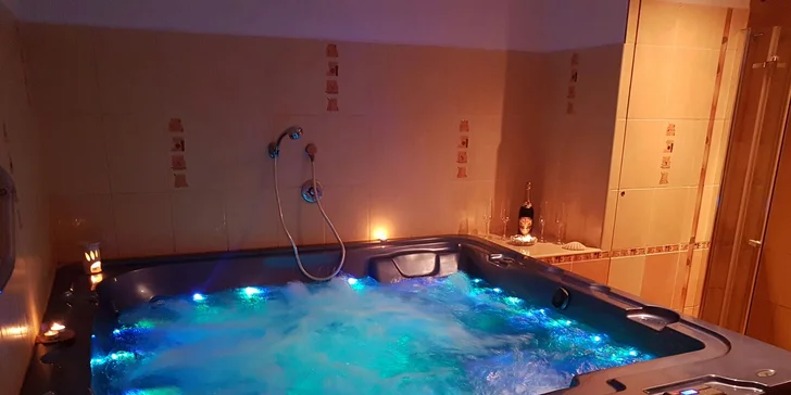 Dneska to tu bublá jen pro vás - 1 či 2 hodiny v privátní vířivce až pro 4 osoby