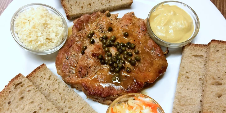 300 g grilované pochoutky: Vepřová krkovice na zeleném pepři