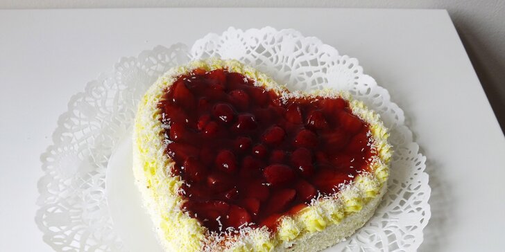 Sladké Valentýnské srdce, piškotový dort s malinami nebo šlehačkový Harlekýn