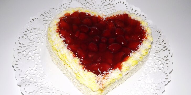 Sladké Valentýnské srdce, piškotový dort s malinami nebo šlehačkový Harlekýn
