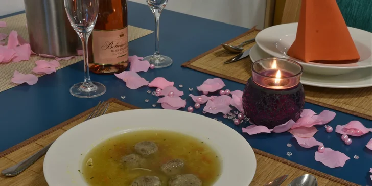 Pobyt u Vranova s polopenzí, s bazénem i relaxem ve vířivce a sauně