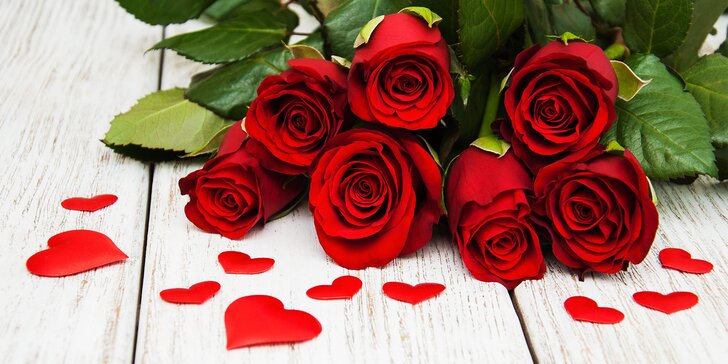 K Valentýnu, narozeninám, jen tak: krásné kytice tulipánů a růží i s doručením