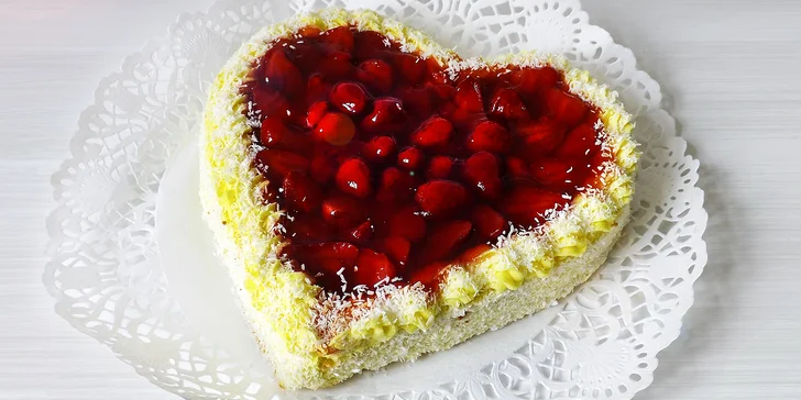 Sladké Valentýnské srdce, piškotový dort s malinami nebo šlehačkový Harlekýn