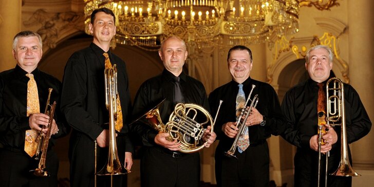Koncert klasické hudby v barokním kostele v centru Prahy