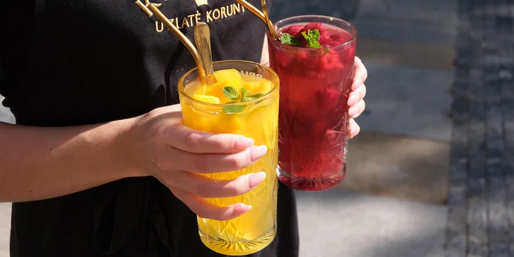  V kavárně U Zlaté koruny si vychutnáte latté nebo cappuccino a s vybranou variantou i domácí limonádu.