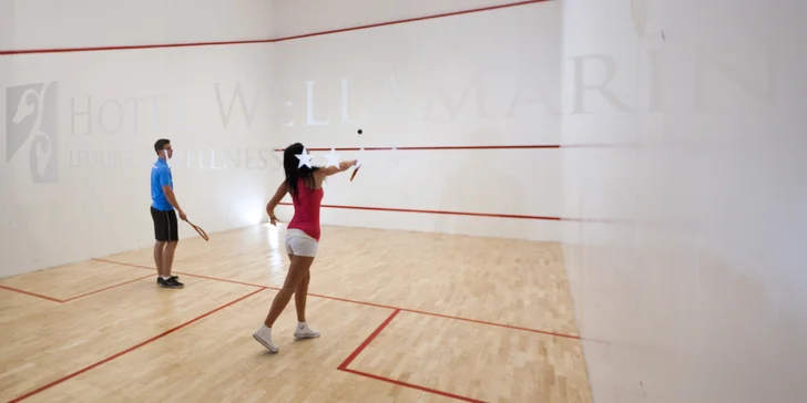 Za príplatok si môžete užiť aj squash alebo stolný futbal.