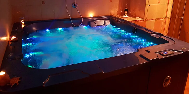 Dneska to tu bublá jen pro vás - 1 či 2 hodiny v privátní vířivce až pro 4 osoby