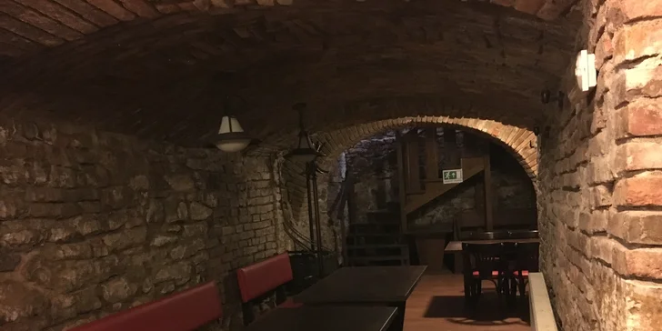 Na romantické rande či skleničku s kámoškou: lahev vína dle výběru