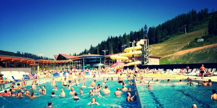 Tříhodinový nebo celodenní vstup do aquaparku Oravice s termální vodou