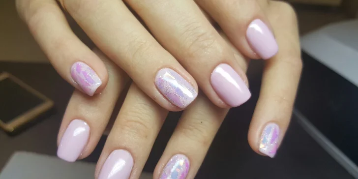 Aplikace gel laku se zdobením nehtů efekt rozbitého skla