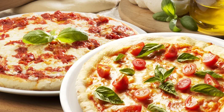 Itálie v centru Plzně: Dvě nazdobené pizzy v originální pizzerii