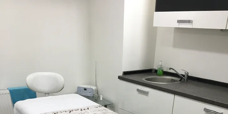 Kompletní kosmetické ošetření včetně masáže obličeje a dekoltu