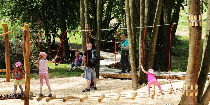 Rodinná vstupenka do Farmaparku: krmení zvířátek, hřiště a spousta prima atrakcí