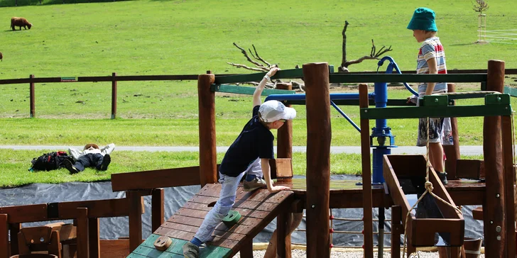 Rodinná vstupenka do Farmaparku: krmení zvířátek, hřiště a spousta prima atrakcí