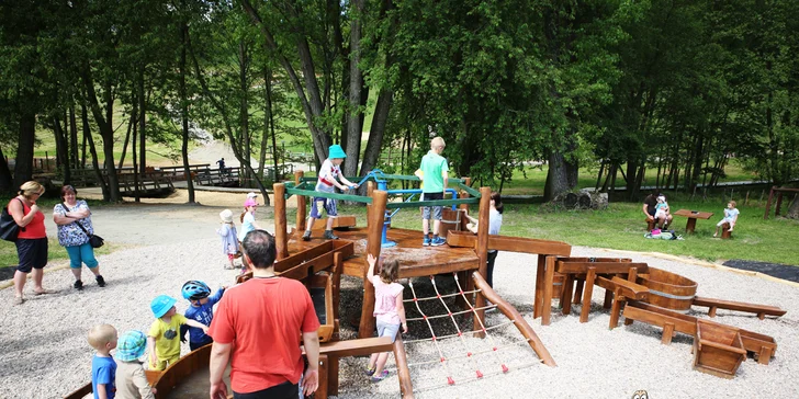 Rodinná vstupenka do Farmaparku: krmení zvířátek, hřiště a spousta prima atrakcí