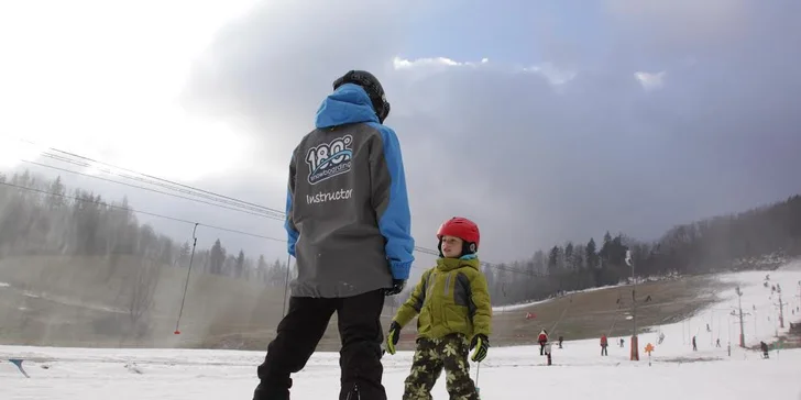 Individuální lekce snowboardingu v Beskydech včetně skipasu: pro děti i dospělé
