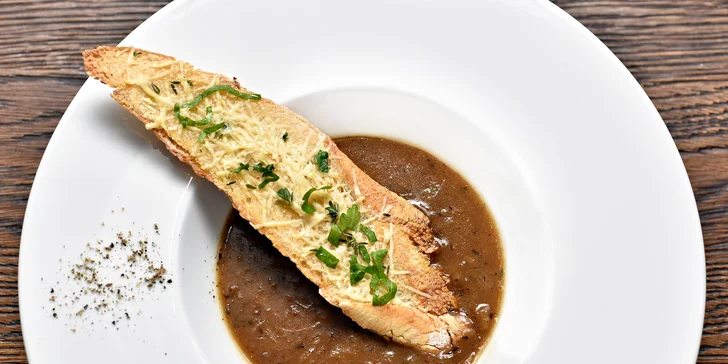 Francouzské menu: šneci, cibulačka, kachna a čokoládová pěna pro 1 nebo 2