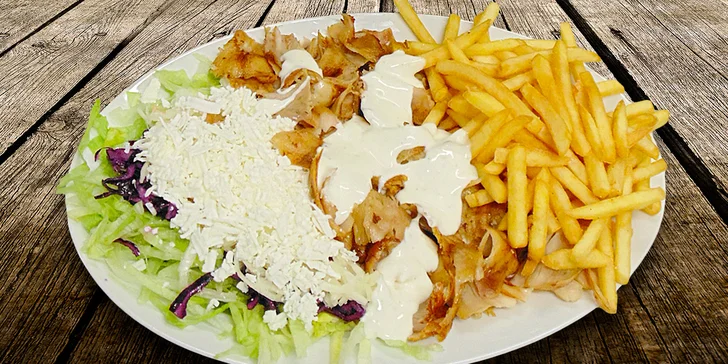 Nálož jídla s sebou: Obří tortilla nebo kebab menu s hranolkami a nápojem