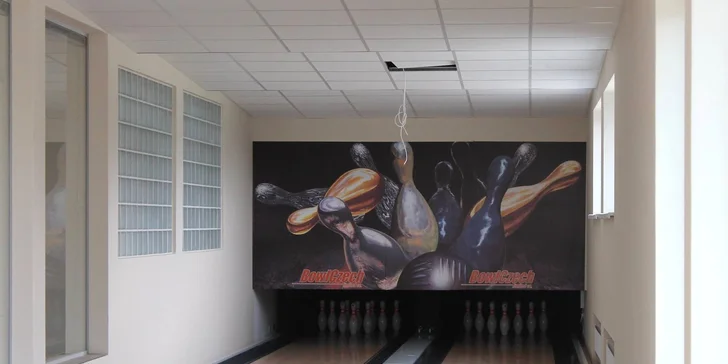 Nandejte to kuželkám: hodina bowlingu až pro 8 osob