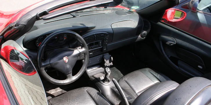 Ovládněte 220 koní pod kapotou - půjčte si žihadlo Porsche Boxster